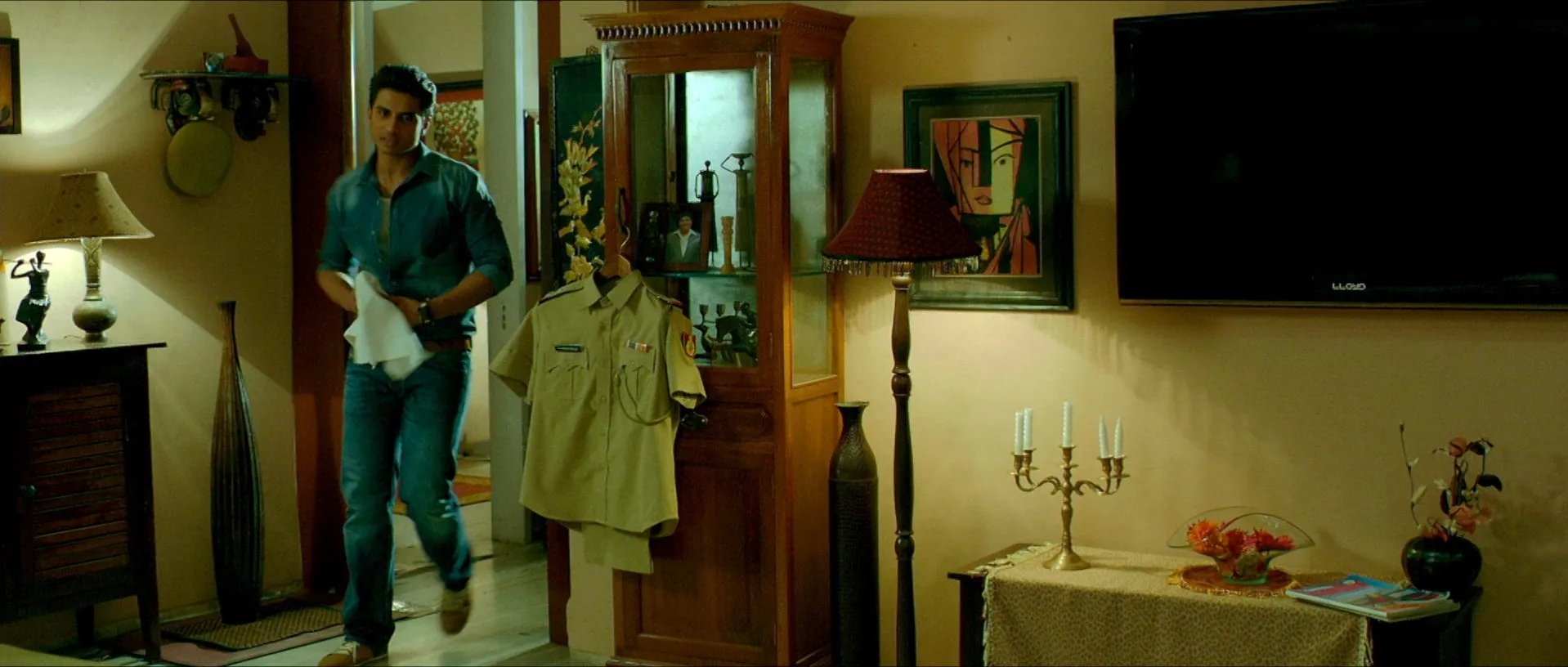 Boss 2013 Hindi Dual Audio WEB-DL 720p – 480p- 1080p